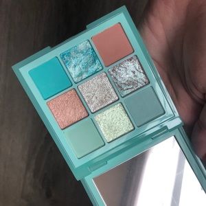 Huda Beauty Pastel Obsessions Mint Palette